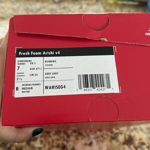 Brand new in the box never worn fresh foam arishi v 4 sneakers